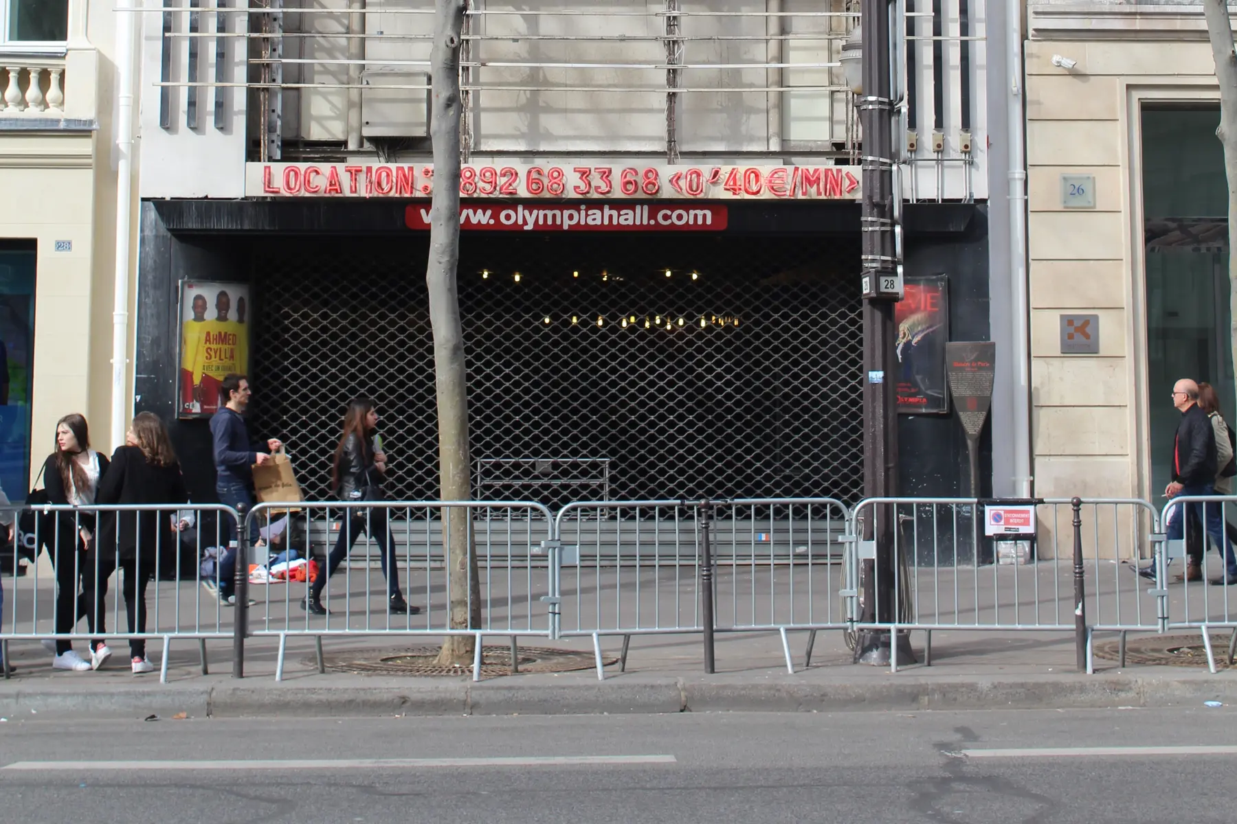 Facade of the Olympia music hall in Paris, photographed by Chabe01