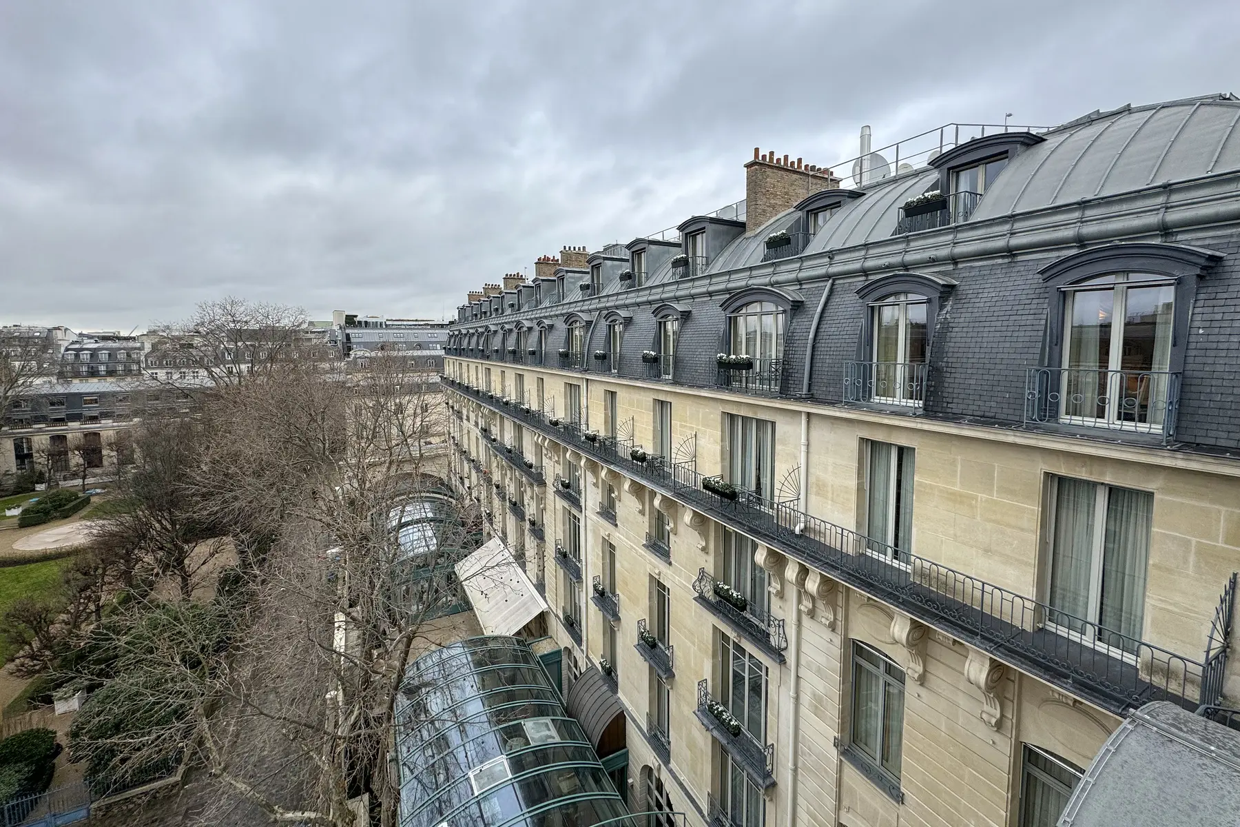Façade actuelle de l’Hôtel Ritz sur la place Vendôme à Paris